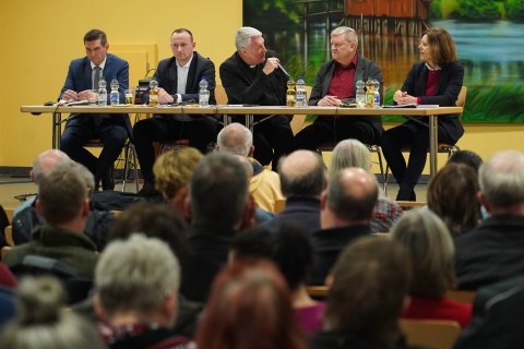 Frank Hiddemann im Gespräch mit Politikern des Saale-Orla-Kreises 2024