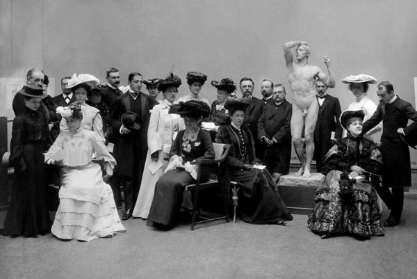 Die Kunstfreunde von Weimar und Jena 1904 beim Besuch der Auguste-Rodin-Ausstellung in Weimar.