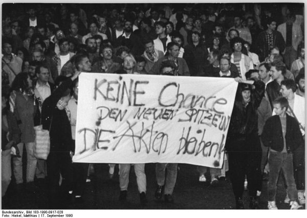 Demonstrationszug zum Erhalt der Stasi-Akten 1990